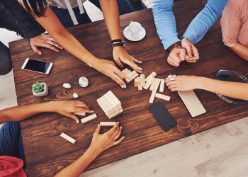 7 fun tips to organize a virtual game night